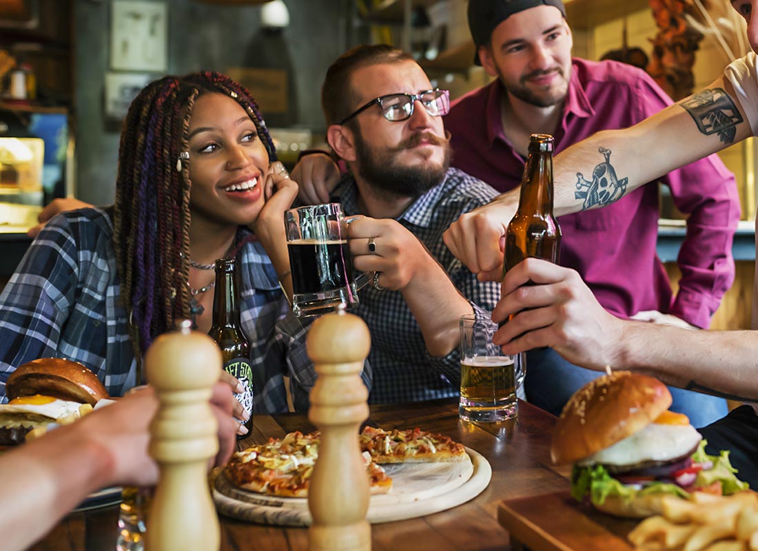 burger2-company-firends-in-pub